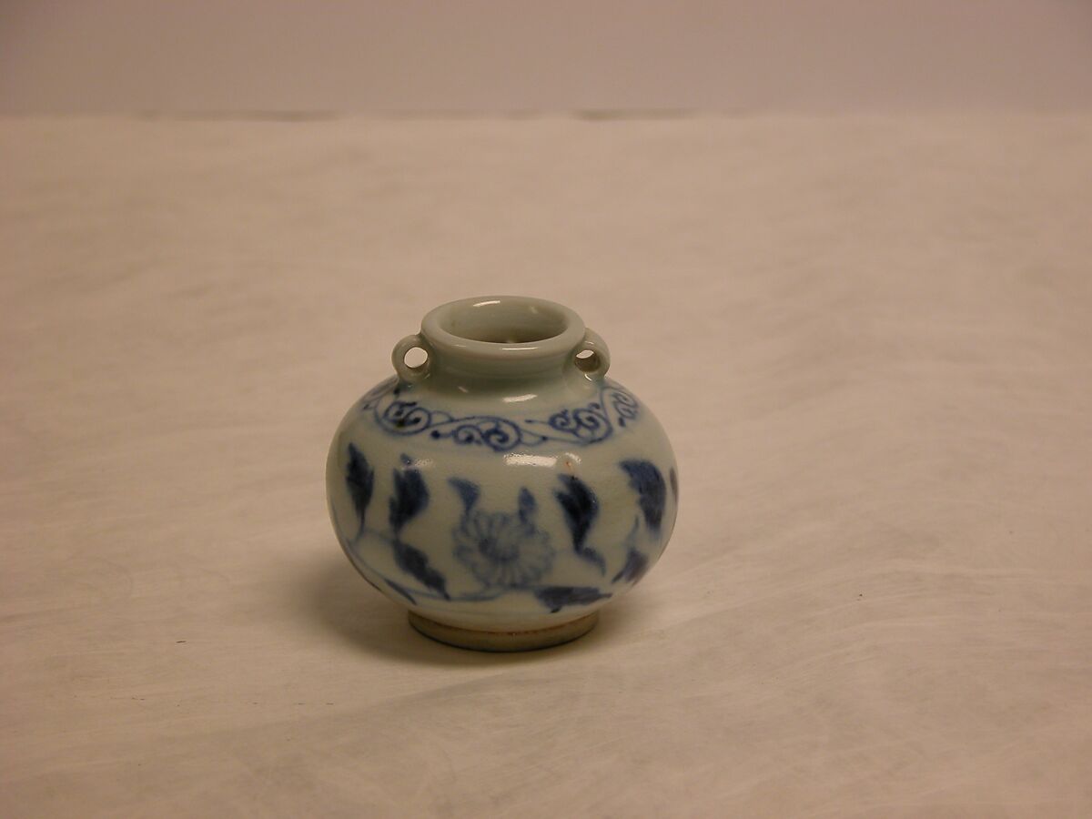 Jar, Porcelain painted in underglaze blue, China