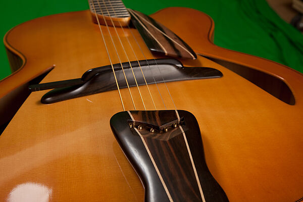 Archtop Guitar, James D'Aquisto (American, New York 1935–1995 Corona, California), Spruce, maple, ebony, American