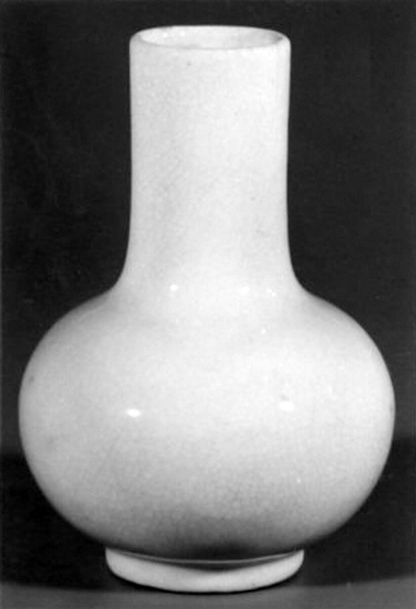 Vase, Porcelain with greyish-blue crackled glaze (Ru yao type), China 