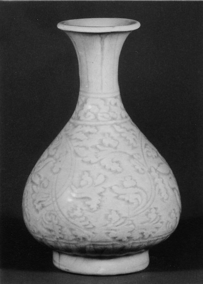 Vase, Stoneware with incised decoration under celadon glaze (Longquan ware), China