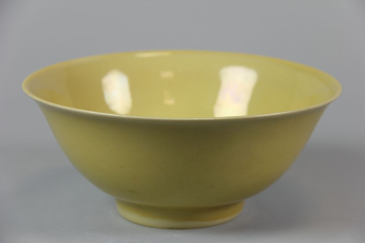 Bowl, Porcelain with yellow glaze, China 