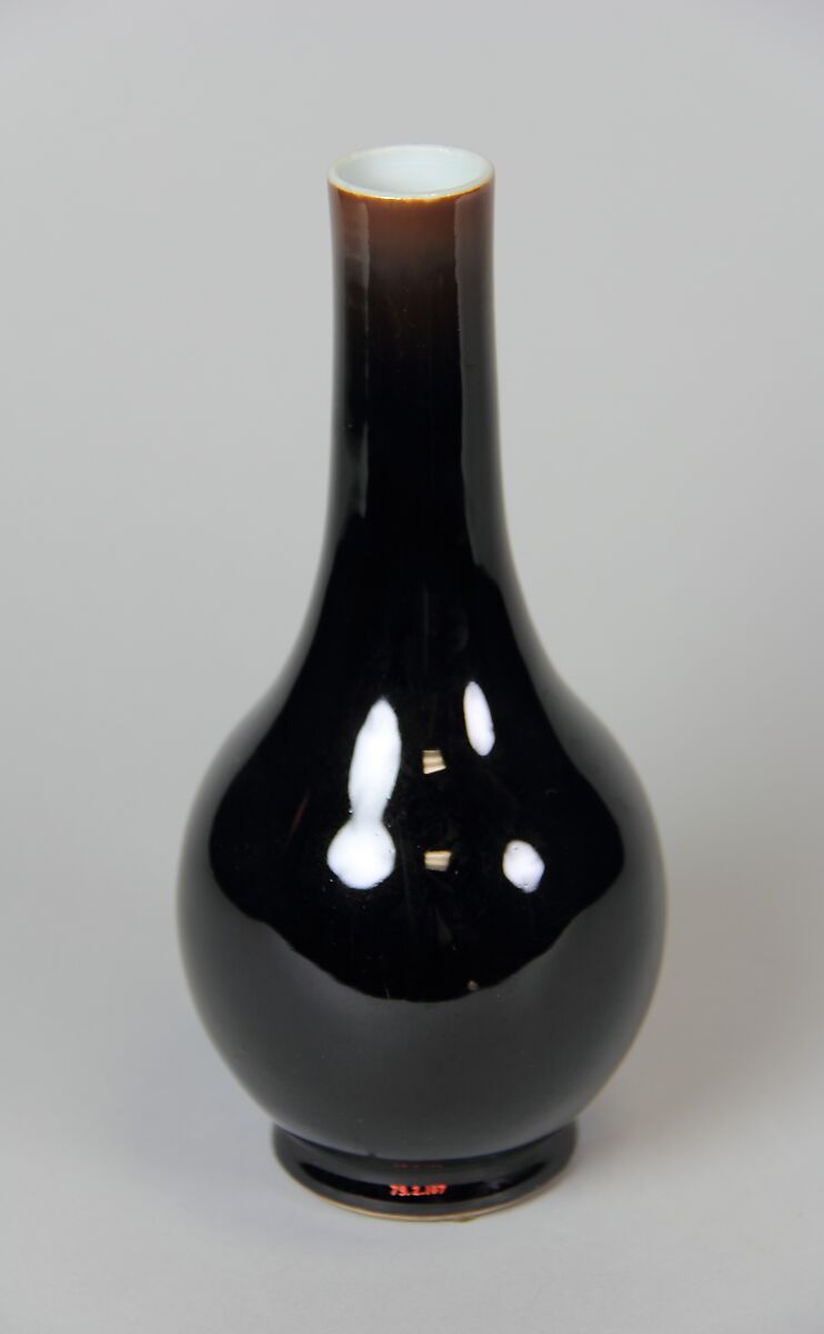 Vase, Porcelain with black glaze, China