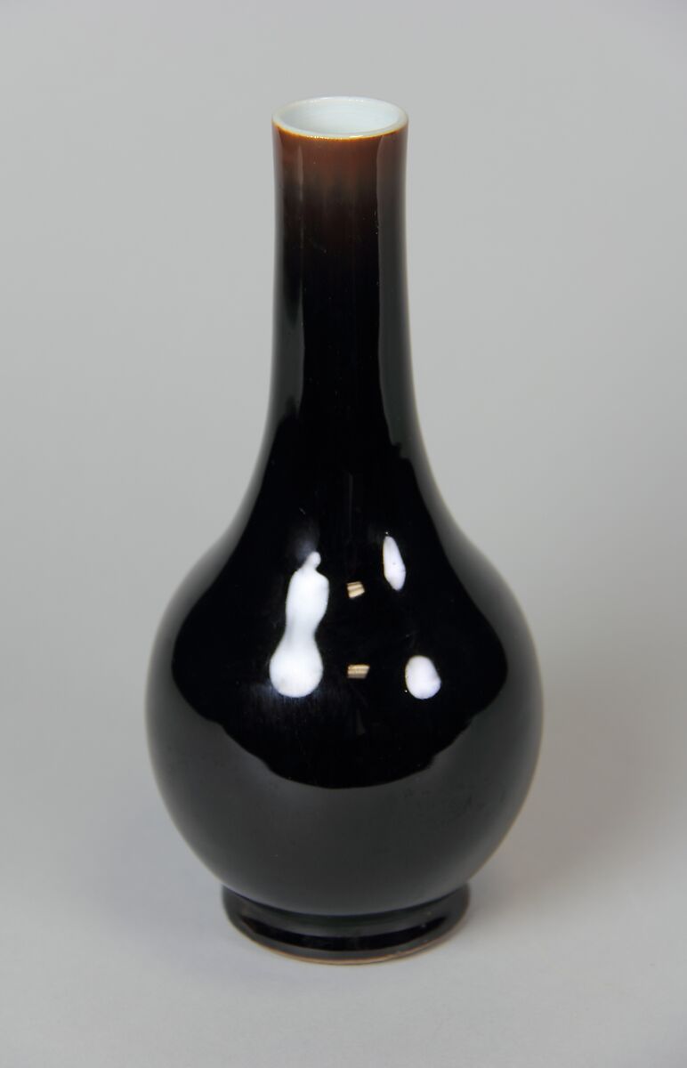 Vase, Porcelain with black glaze, China 