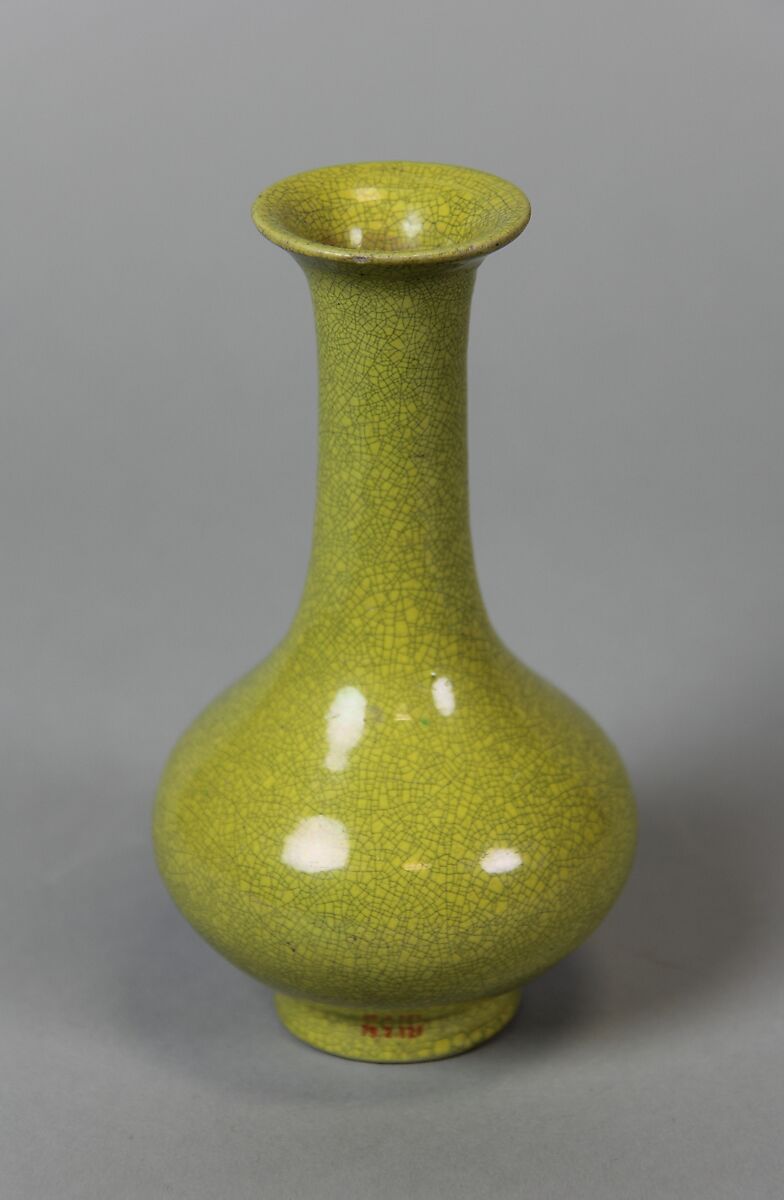Vase, Porcelain with crackled yellow glaze (Jingdezhen ware), China