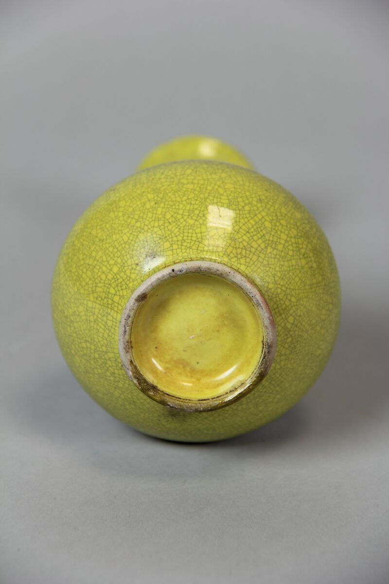 Vase, Porcelain with crackled yellow glaze (Jingdezhen ware), China