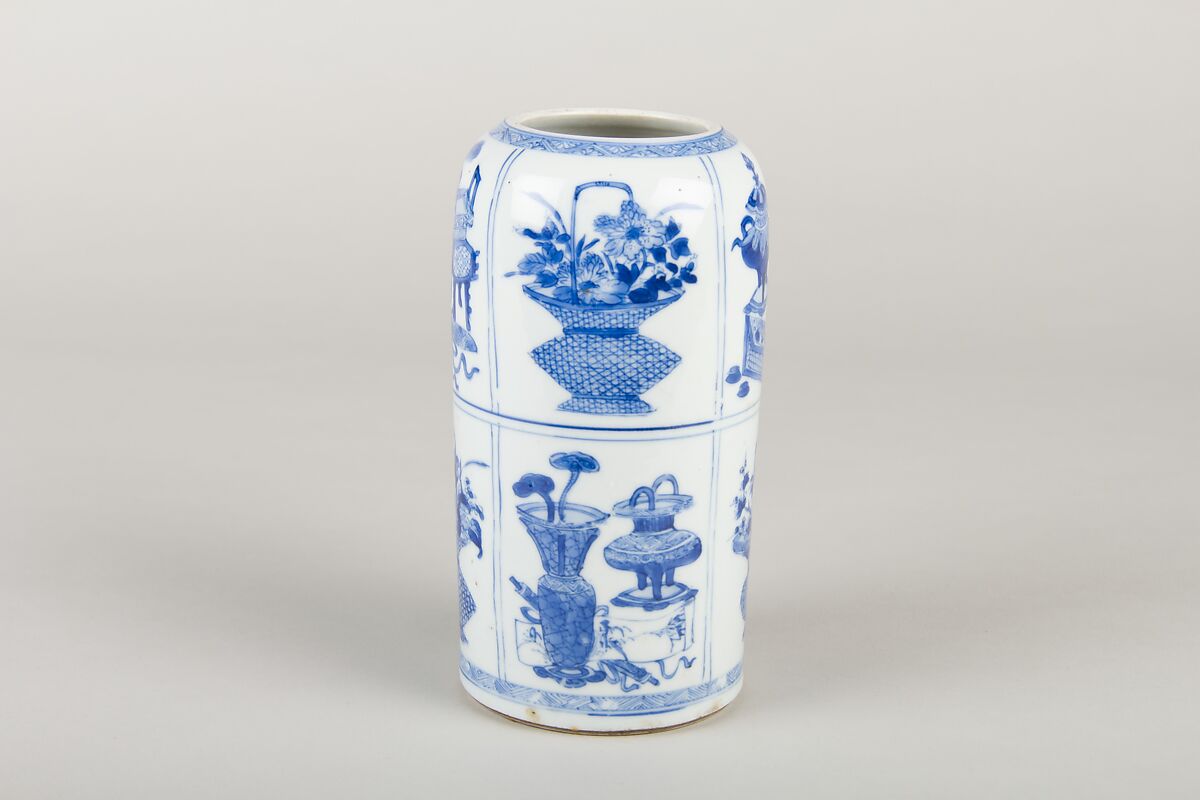 Vase, Porcelain decorated in underglaze blue, China