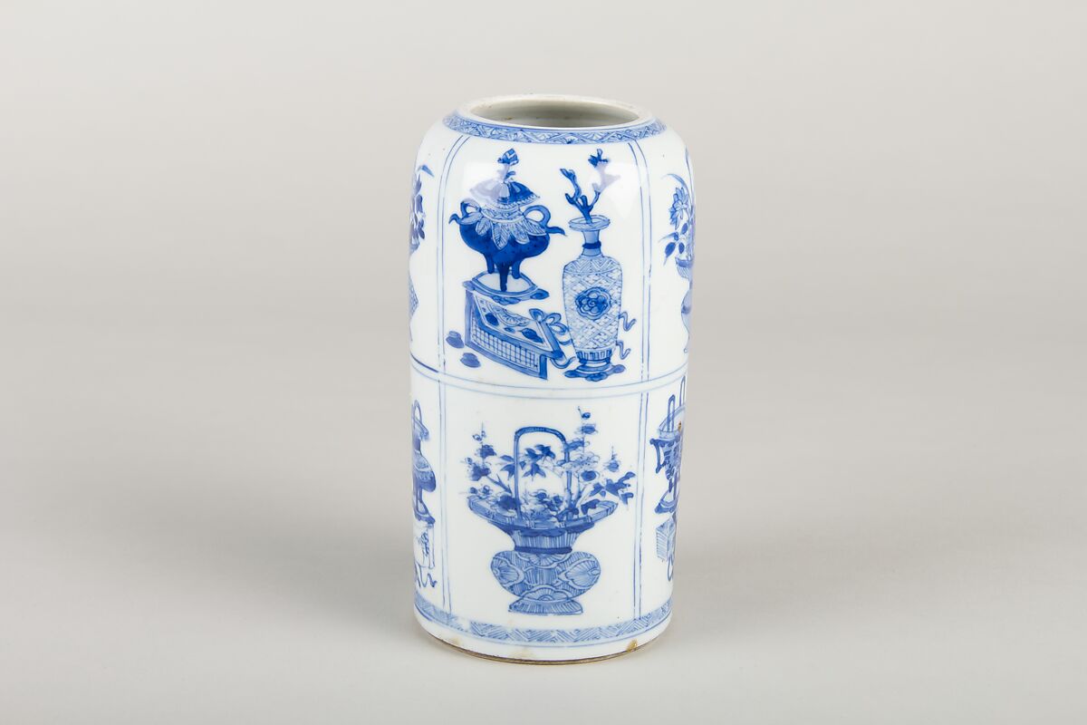 Vase, Porcelain decorated in underglaze blue, China