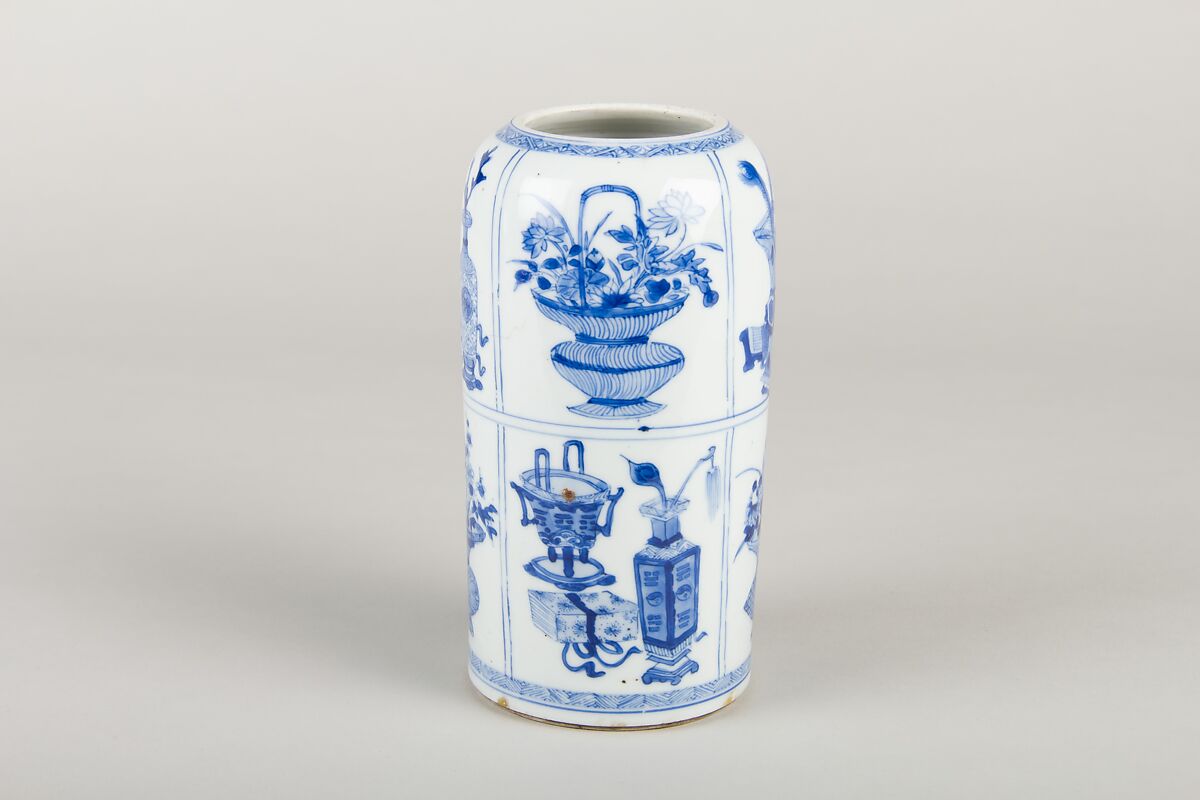 Vase, Porcelain decorated in underglaze blue, China