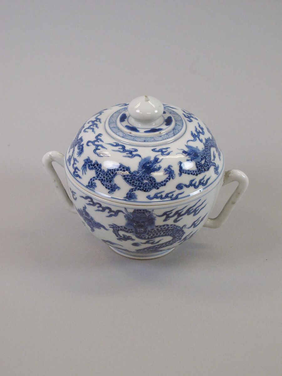Covered bowl with dragons, Porcelain painted in underglaze cobalt blue (Jingdezhen ware), China