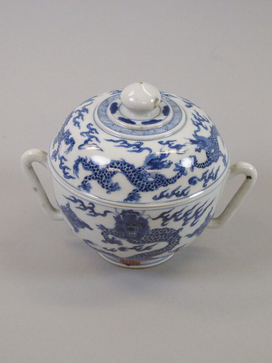 Covered bowl with dragons, Porcelain painted in underglaze cobalt blue (Jingdezhen ware), China
