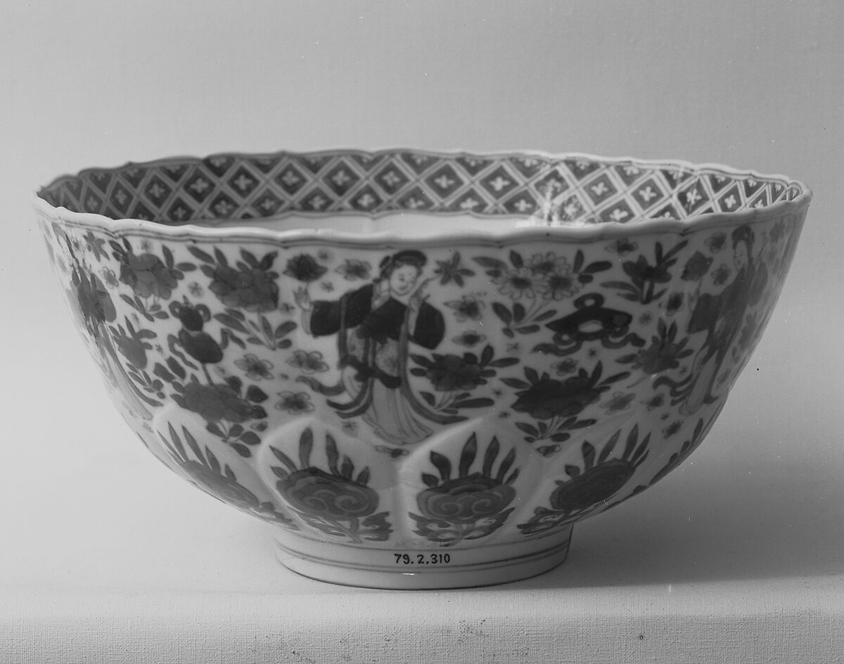 Lotus bowl with ladies, Porcelain painted in underglaze cobalt blue (Jingdezhen ware), China