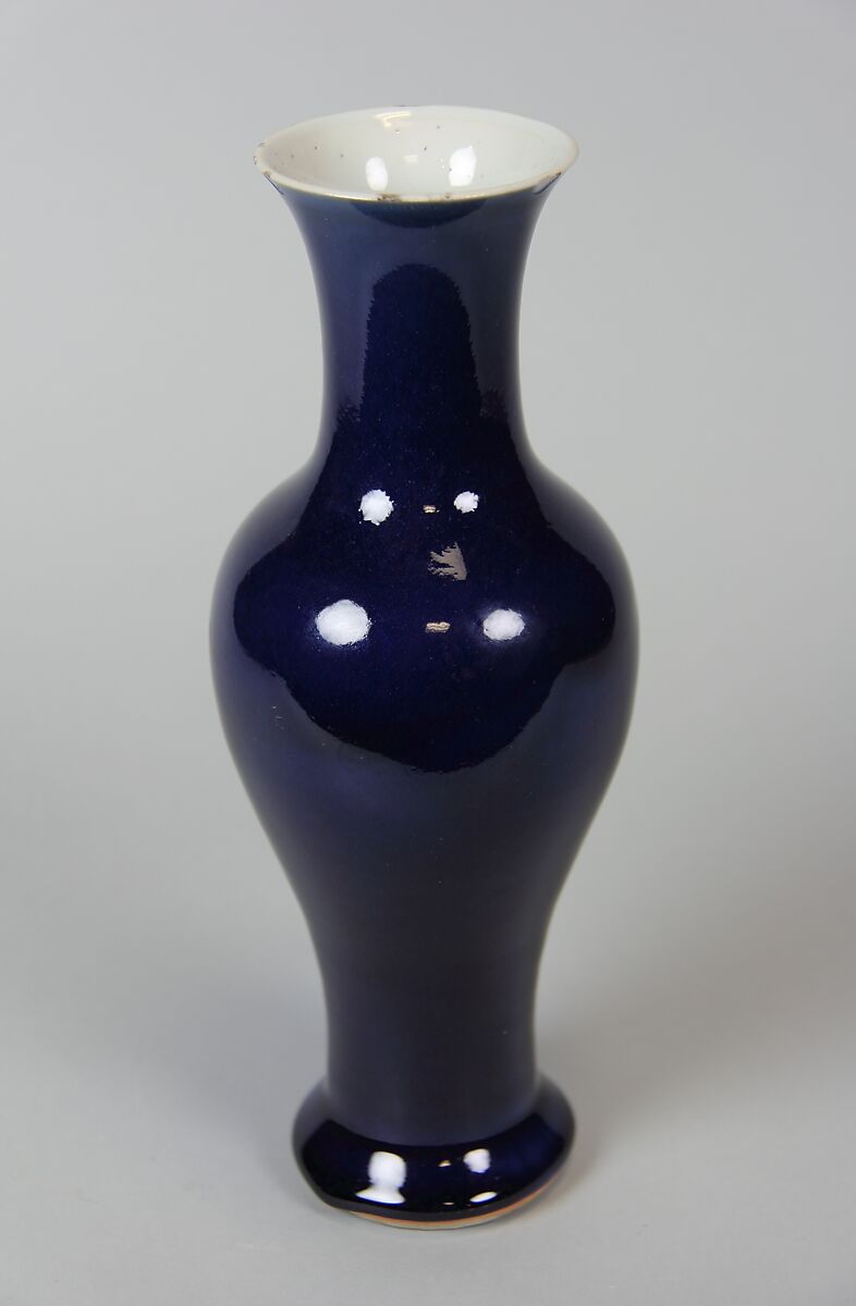 Vase, Porcelain with dark blue glaze, China 
