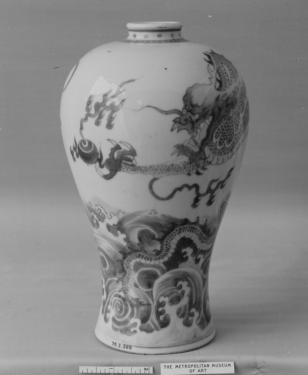 Meiping vase with dragon, Porcelain painted in underglaze cobalt blue (Jingdezhen ware), China 