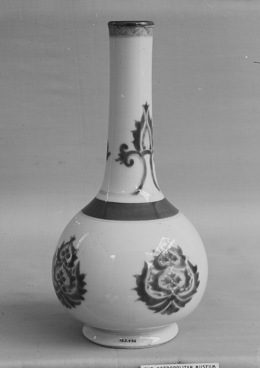 Vase, Porcelain painted in underglaze blue, with coffee brown glaze, China 