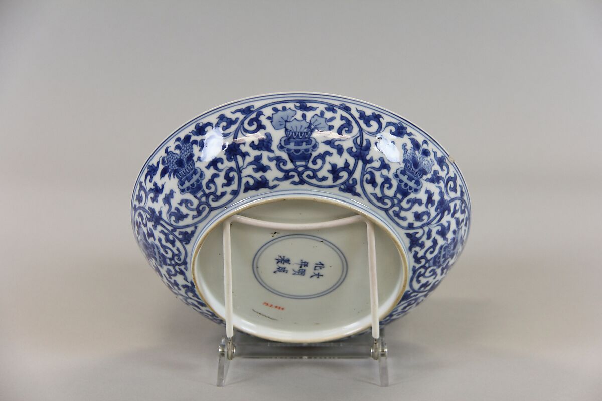 Dish, Porcelain painted in underglaze blue, China