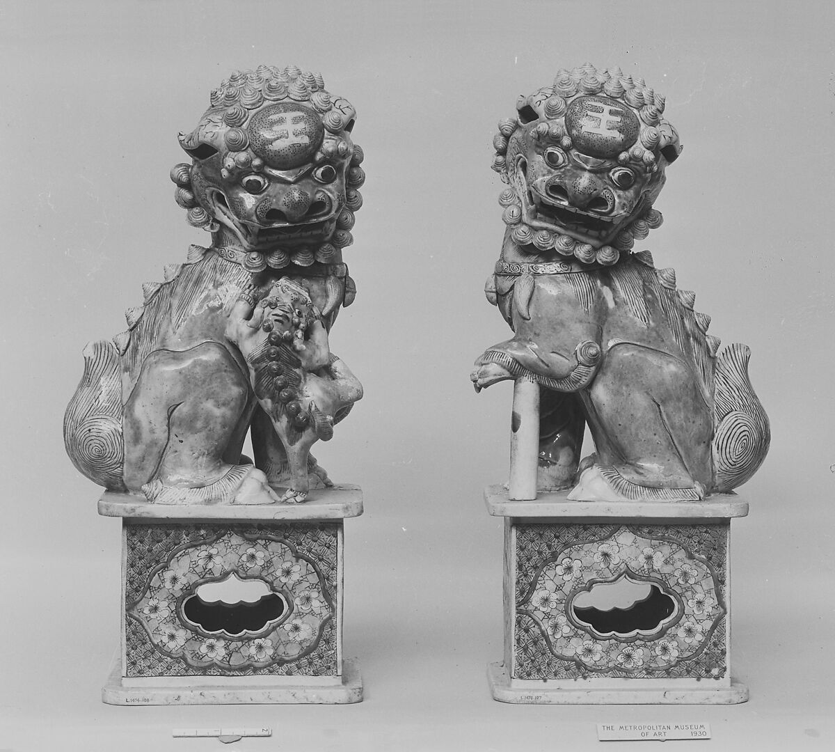 Figure of a Lion, Porcelain with famille verte, China 