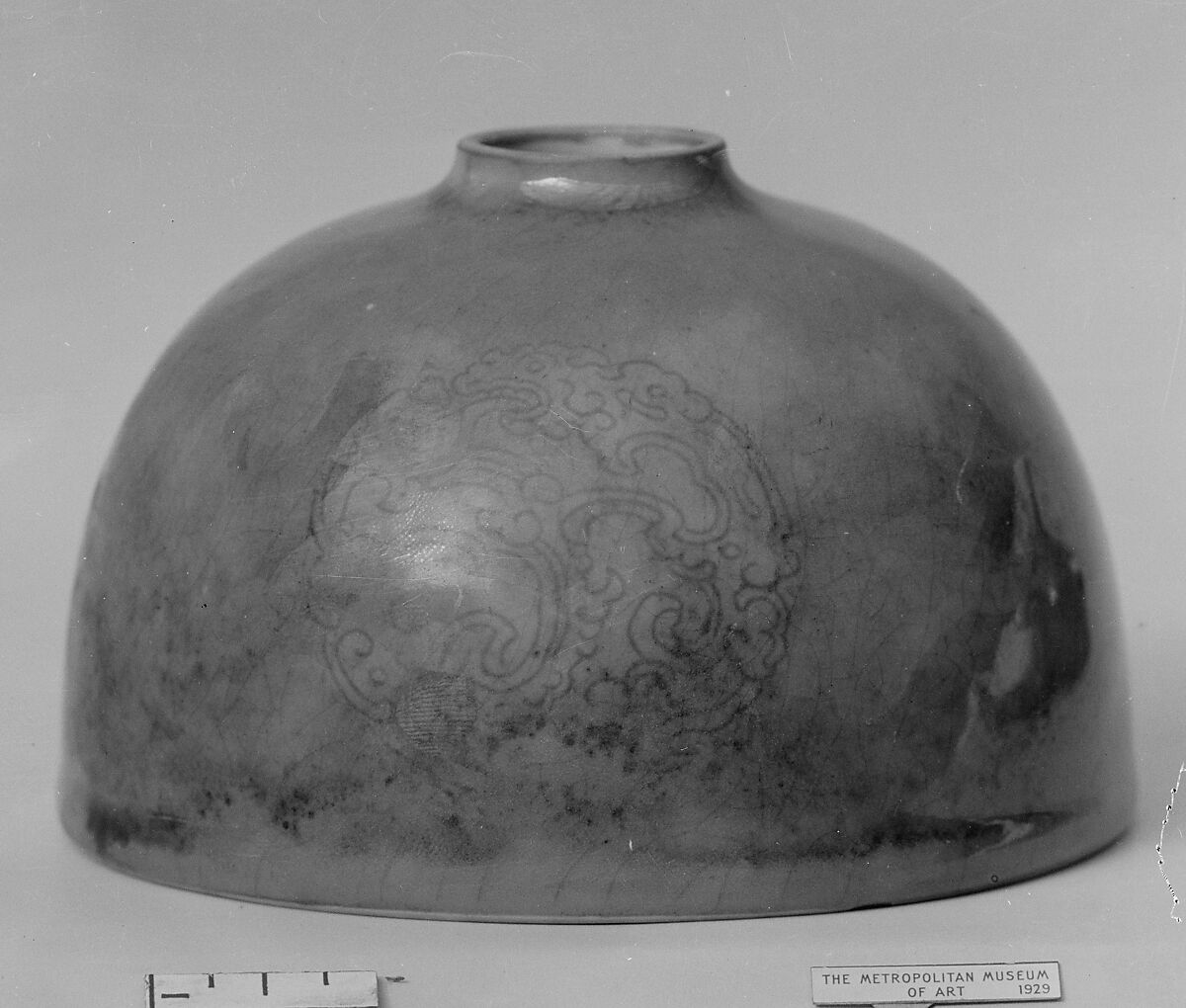 Water Coupe, Porcelain with incised decoration under peachbloom glaze, China 
