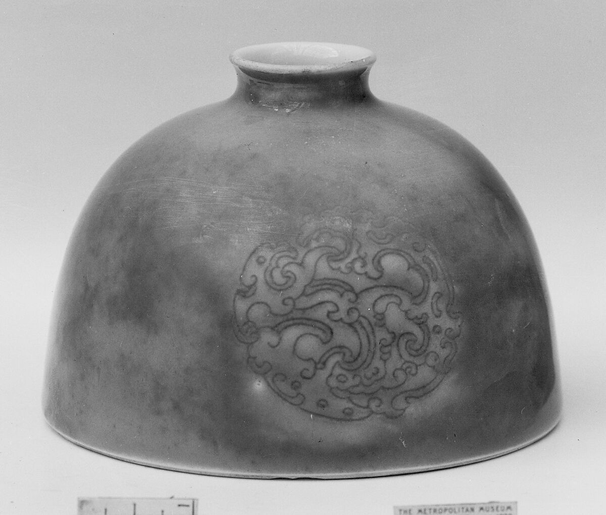 Water coupe, Porcelain with peach-bloom glaze (Jingdezhen ware), China 