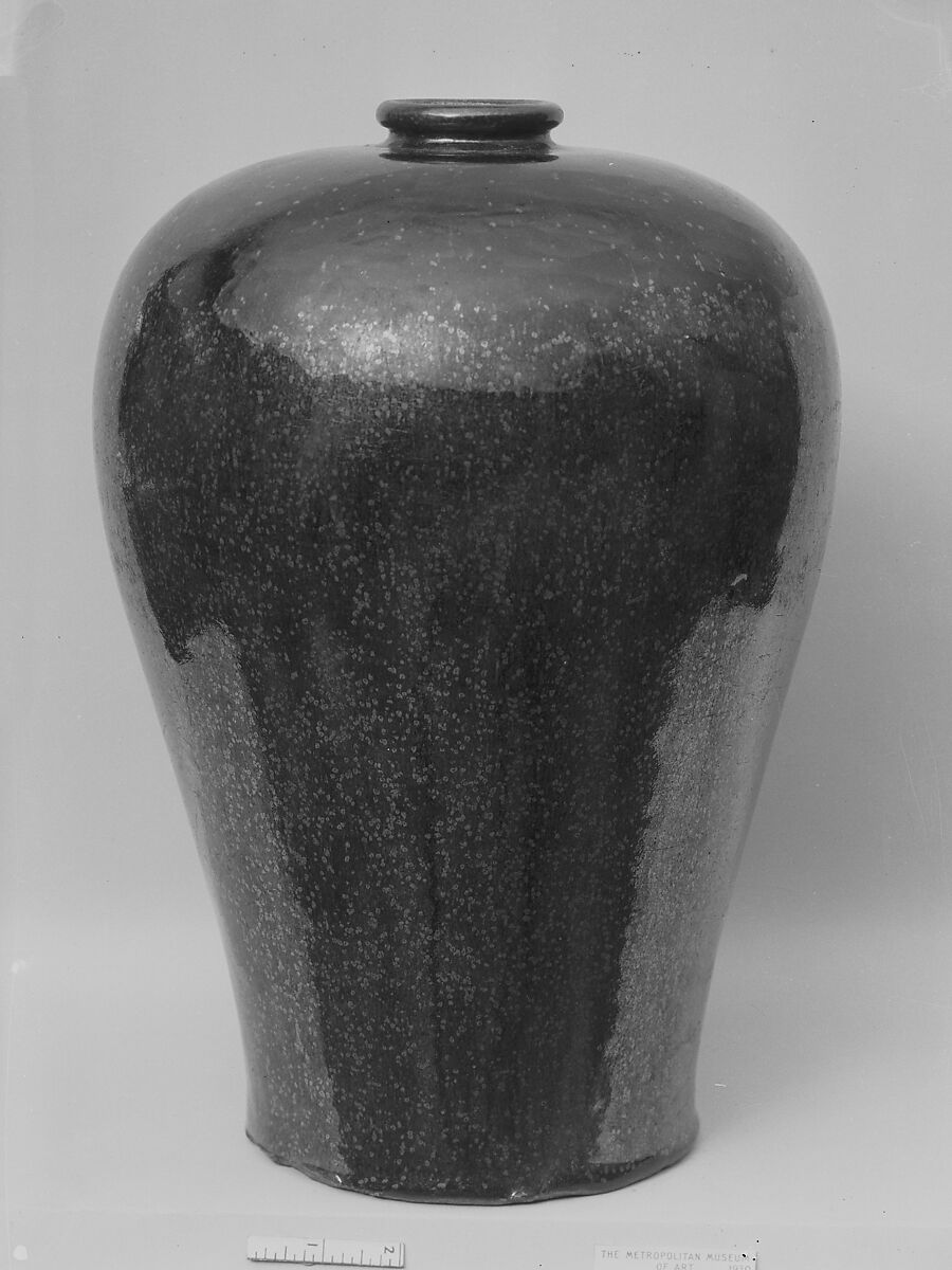 Gallipot, Porcelain with black glaze, China 