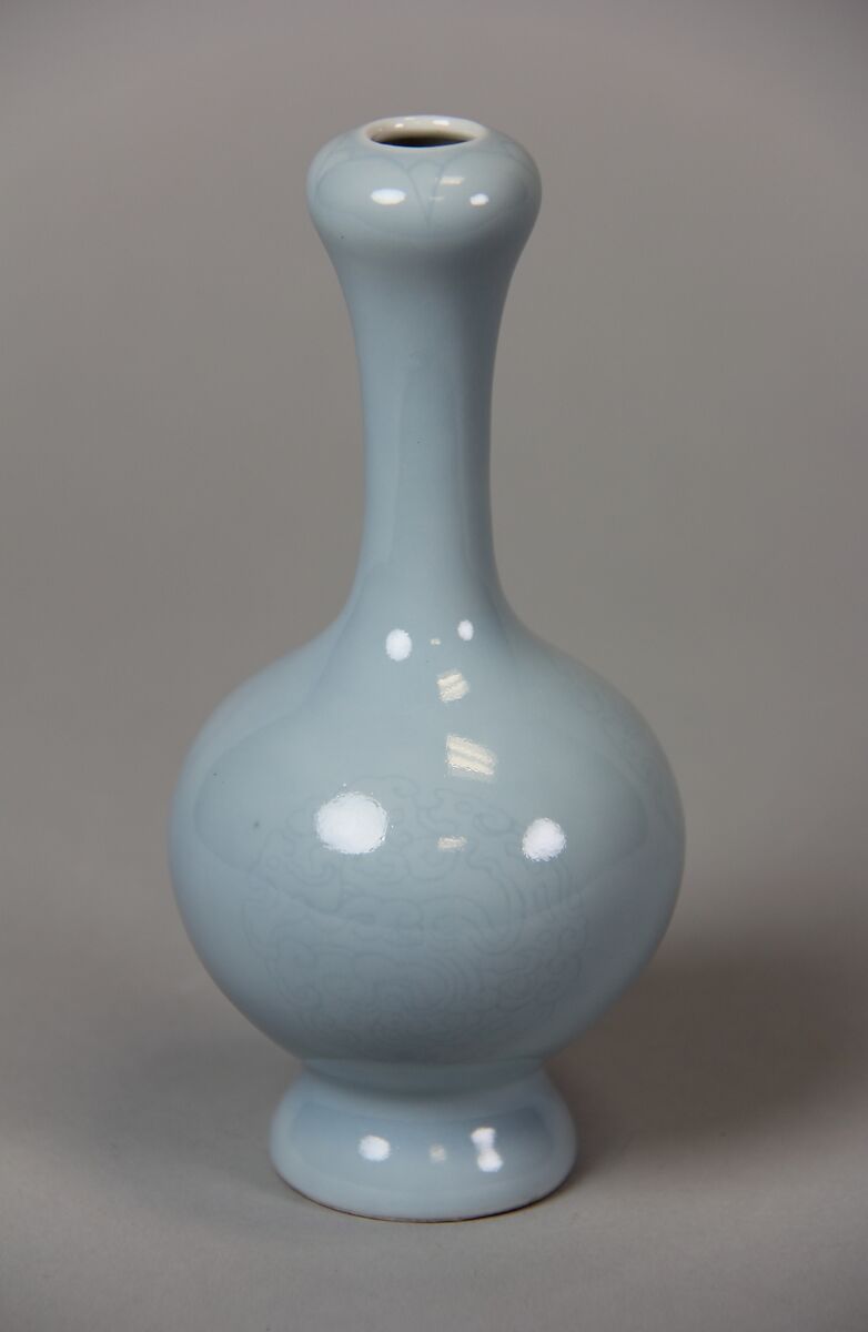 Bottle vase, Porcelain with incised decoration (anhua) under a clair de lune glaze (Jingdezhen ware), China 