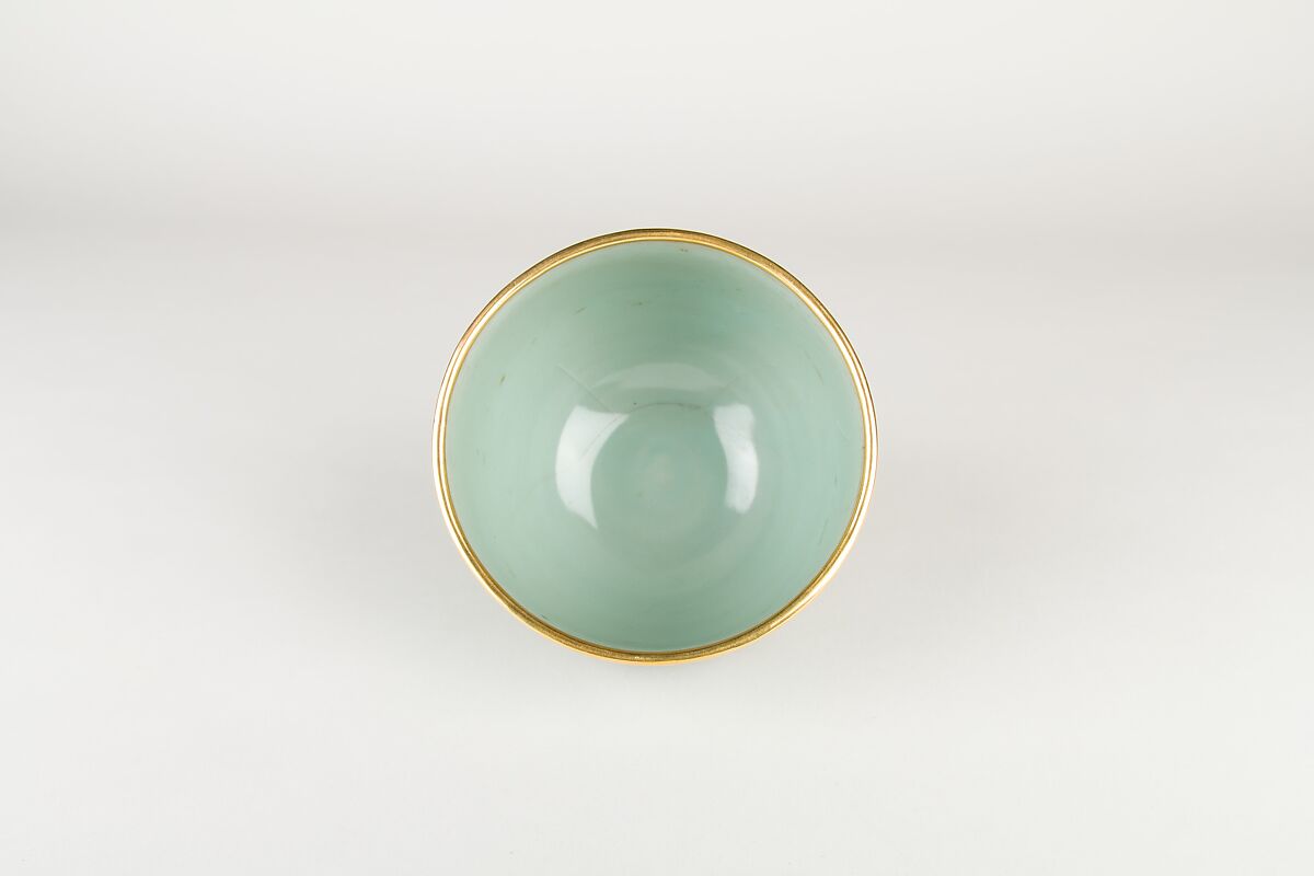 Bowl, Porcelanous ware with celadon glaze (Longquan ware), China