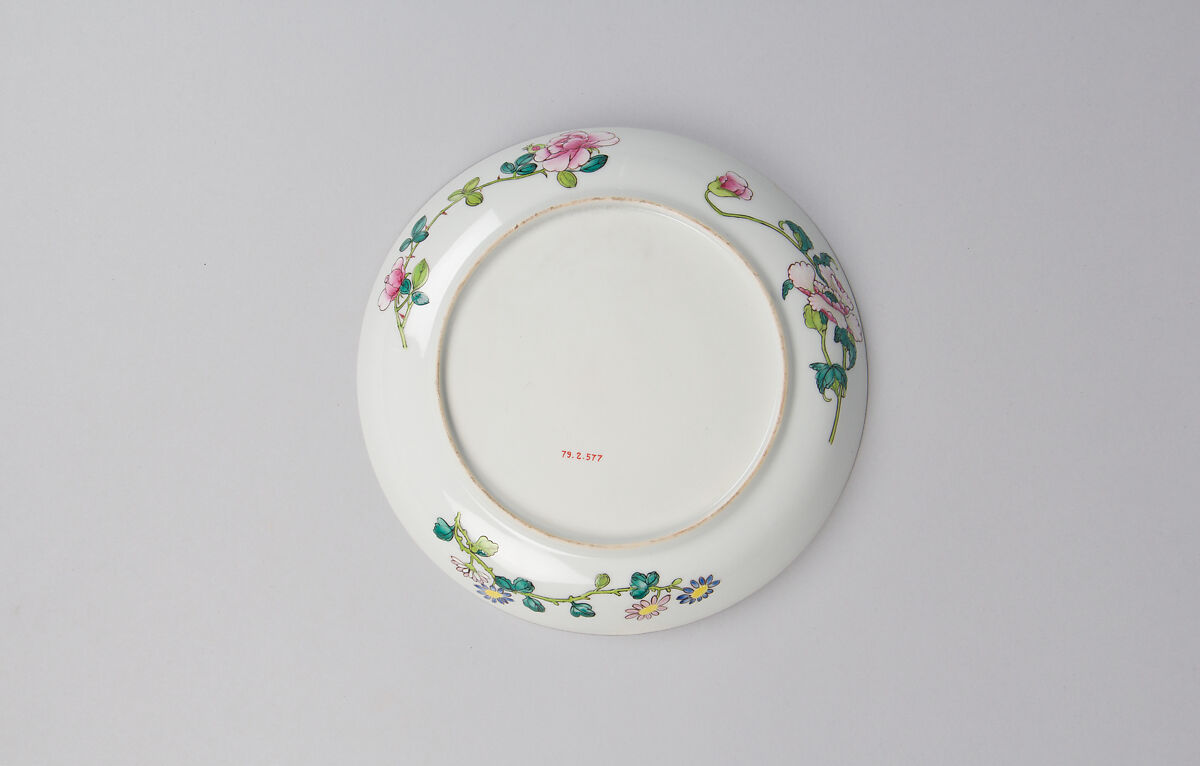 Dish with Rooster, Hen, and Chickens, Porcelain painted with colored enamel over transparent glaze (Jingdezhen ware), China