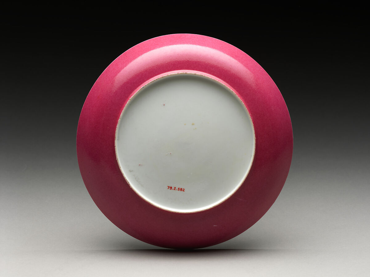 Dish with scene of a woman and children, Porcelain painted with overglaze polychrome enamels and gold (Jingdezhen ware), China