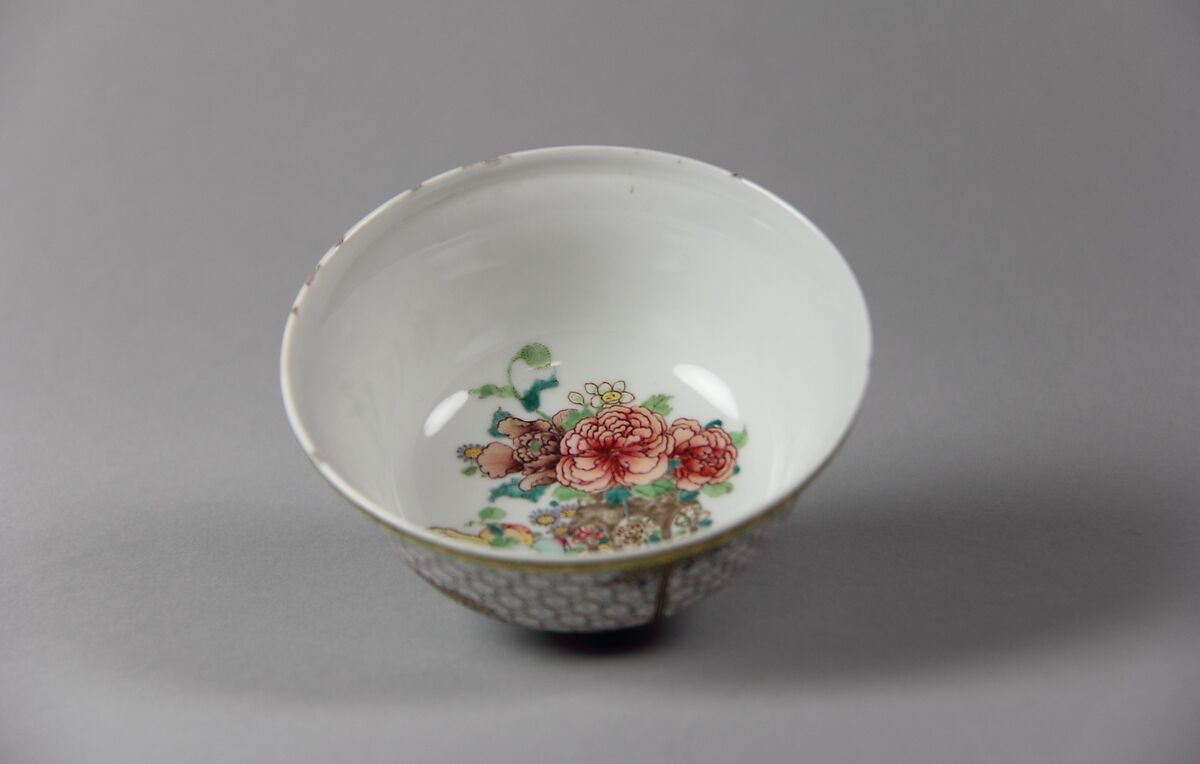 Bowl, Porcelain painted in overglaze famille rose enamels, China