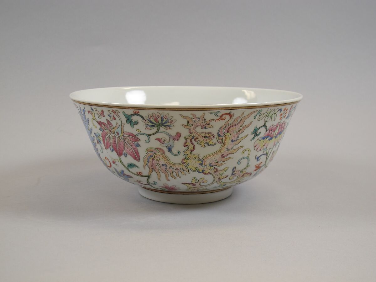 Bowl with archaistic phoenixes, Porcelain painted in overglaze polychrome enamels (Jingdezhen ware), China