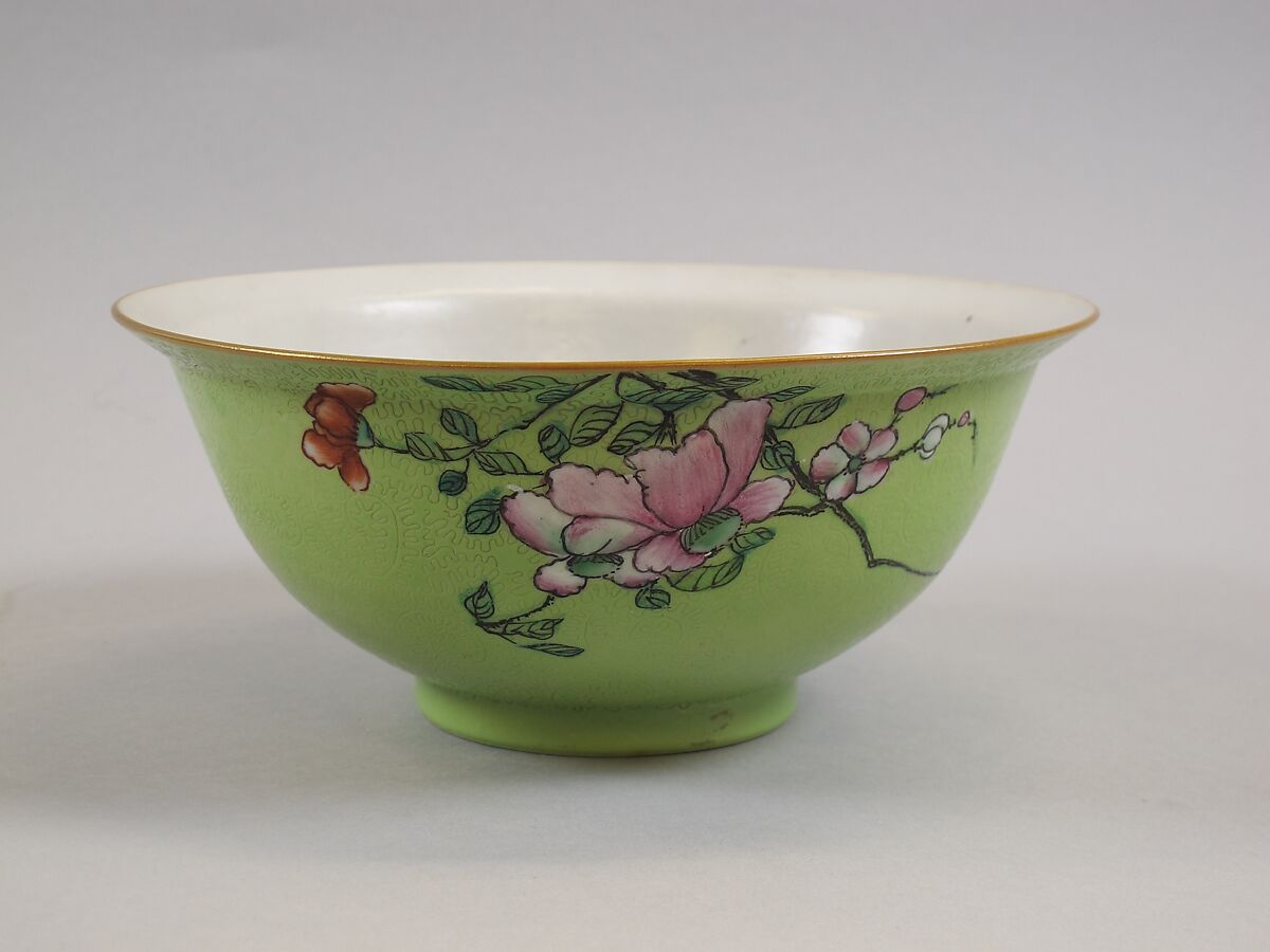 Vase, Porcelain painted in overglaze enamels, with engraved decoration, China 