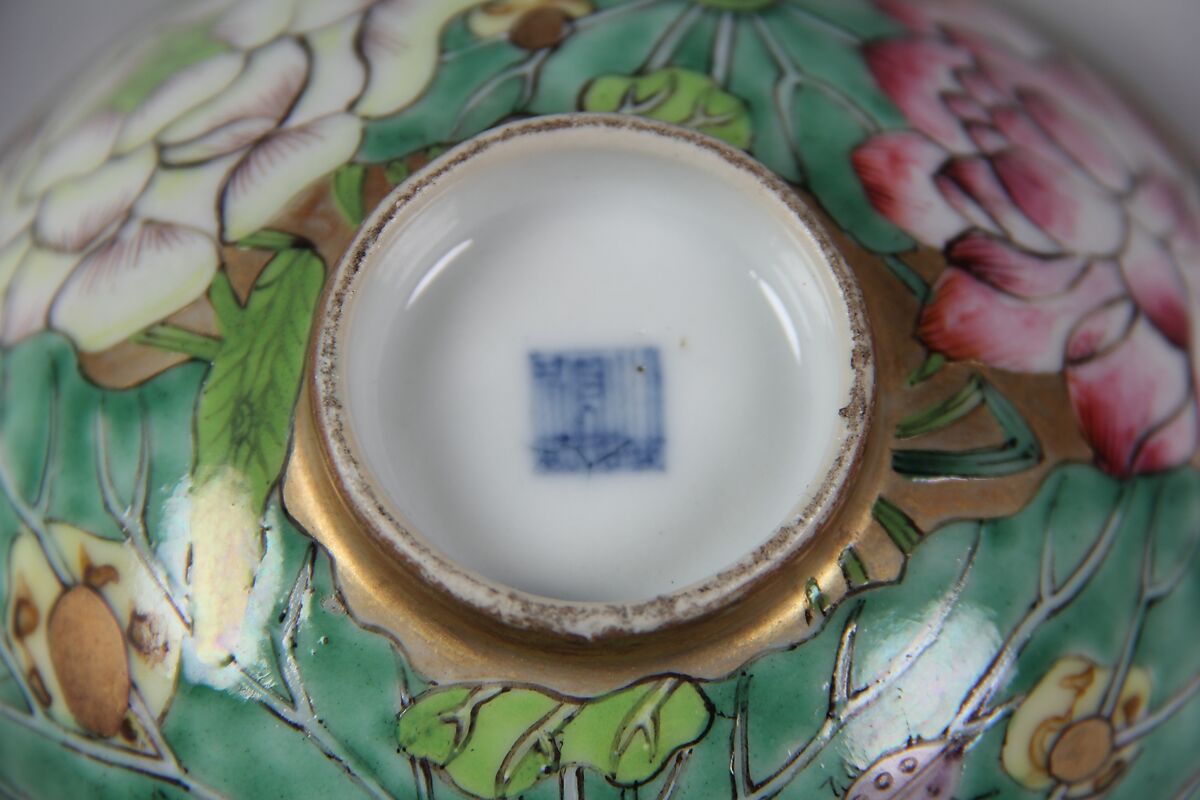 Cup, Porcelain painted in polychrome enamels on a gilt ground, green glaze inside, China