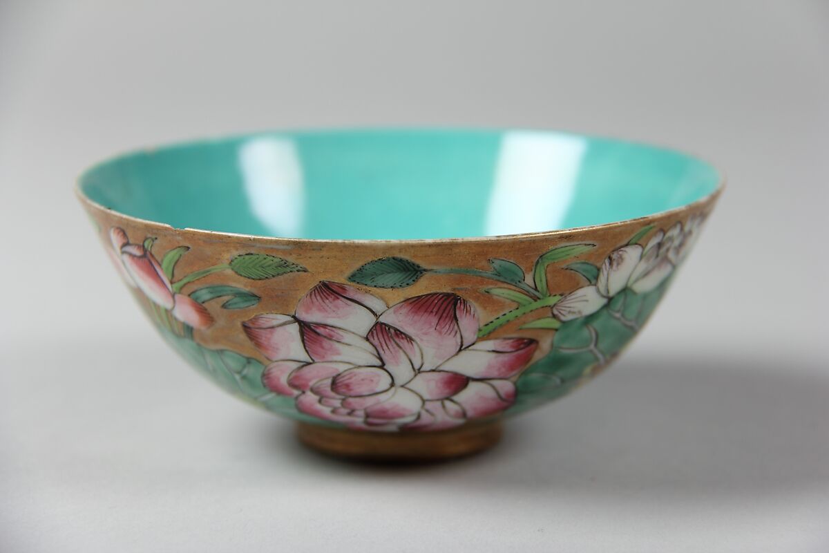 Cup, Porcelain painted in polychrome enamels on a gilt ground, green glaze inside, China 