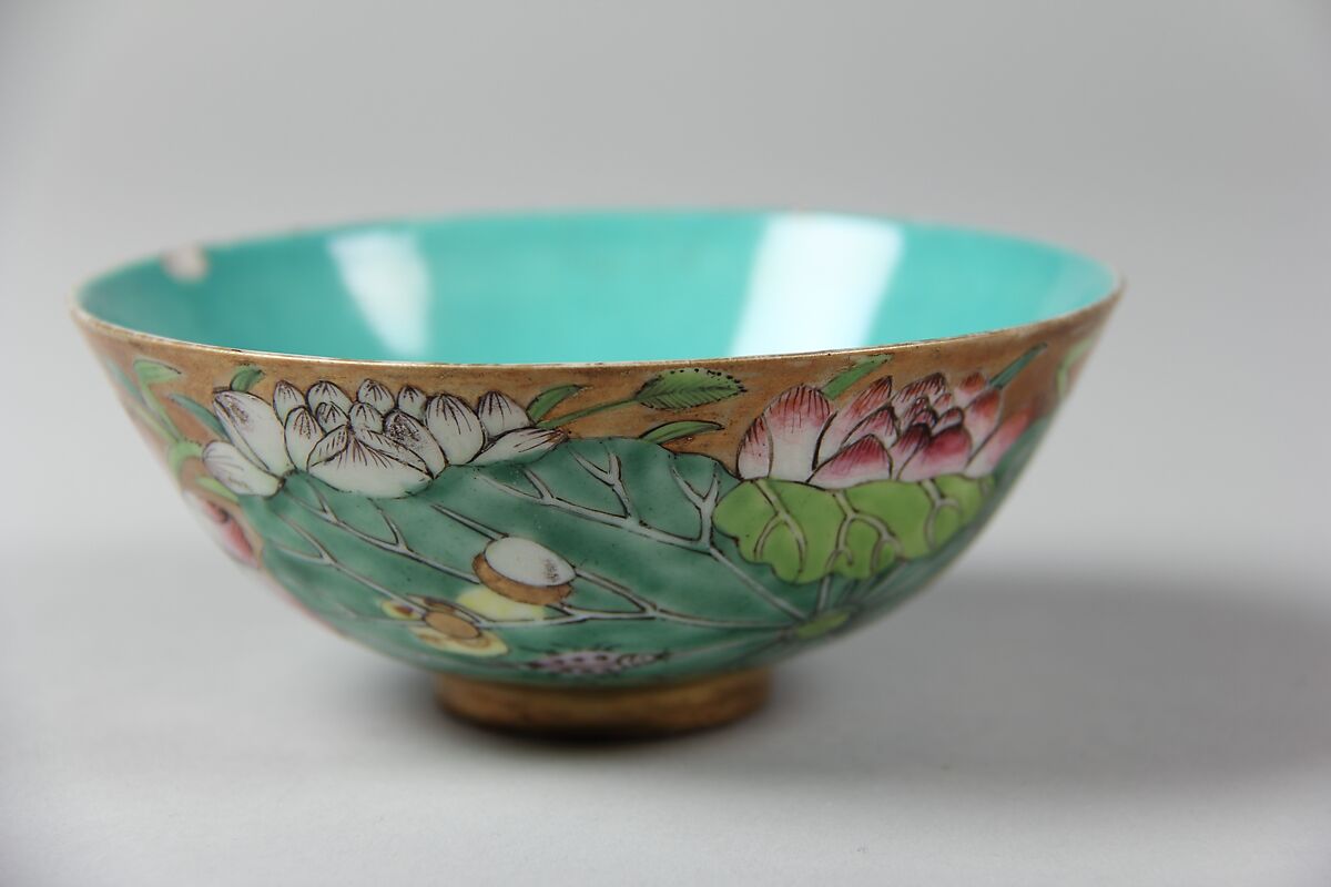 Cup, Porcelain painted in polychrome enamels on a gilt ground, green glaze inside, China