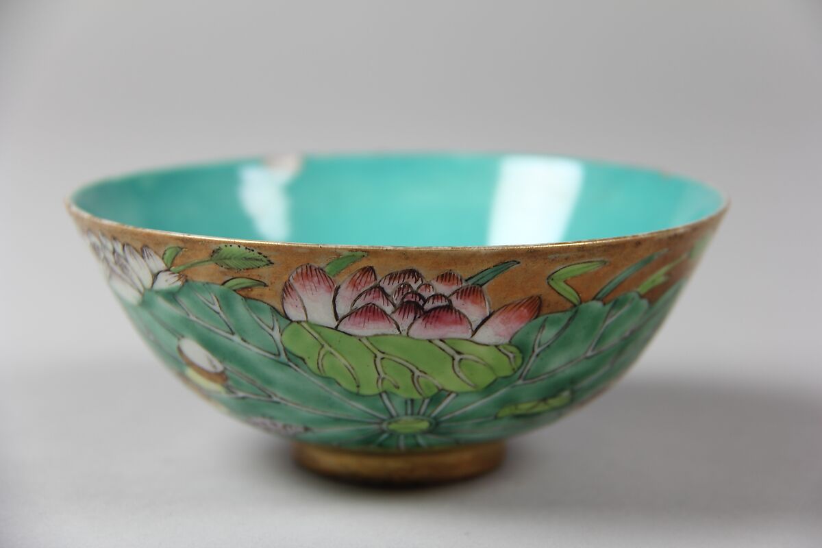 Cup, Porcelain painted in polychrome enamels on a gilt ground, green glaze inside, China
