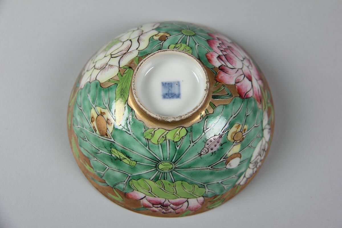Cup, Porcelain painted in polychrome enamels on a gilt ground, green glaze inside, China