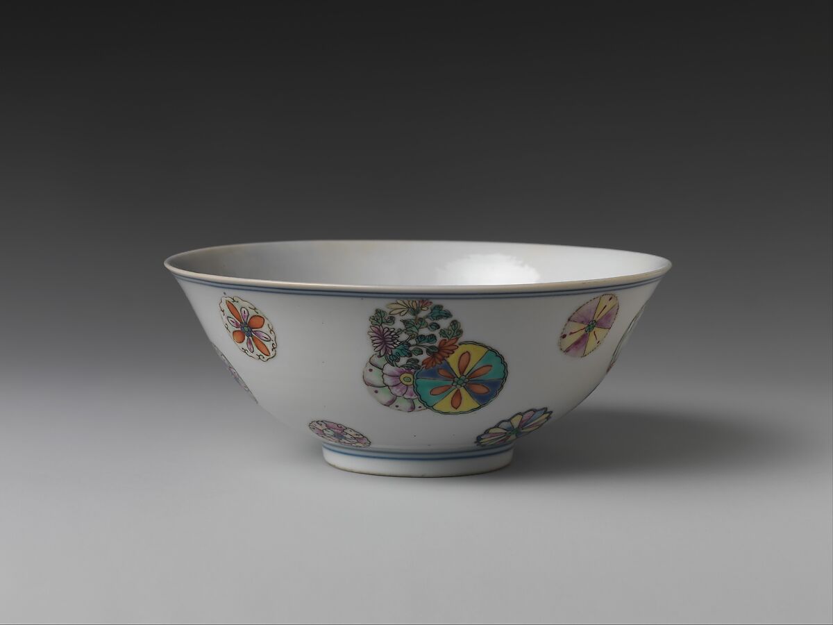 Bowl with decorative medallions, Porcelain painted with overglaze enamels (Jingdezhen ware), China 