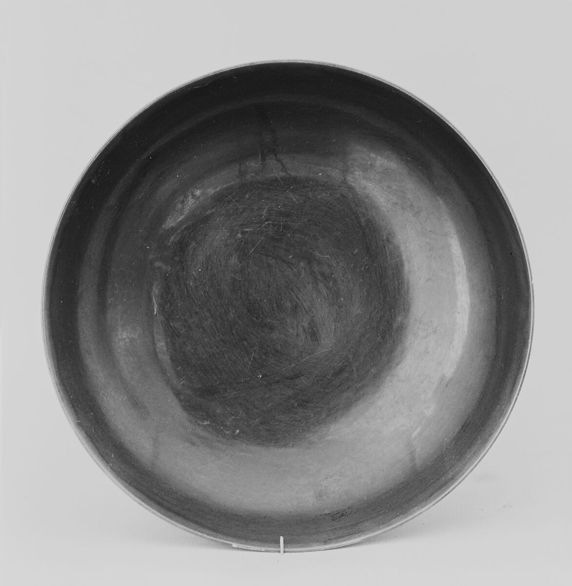 Dish, Porcelain with incised decoration under aubergine glaze, China 