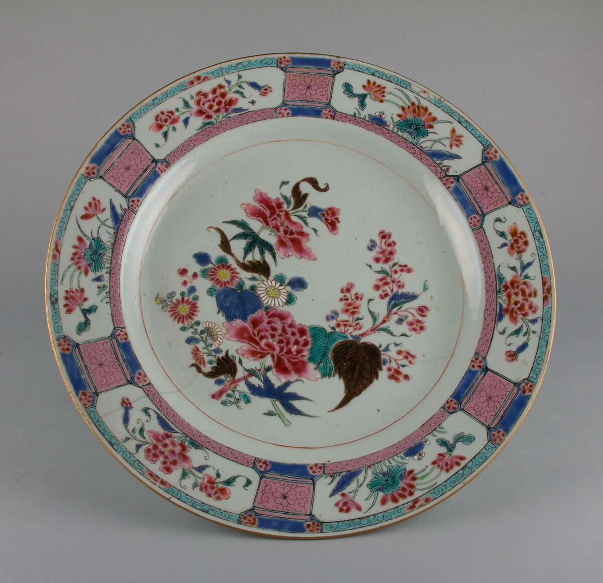 Plate, Porcelain painted in overglaze famille rose enamels, China 