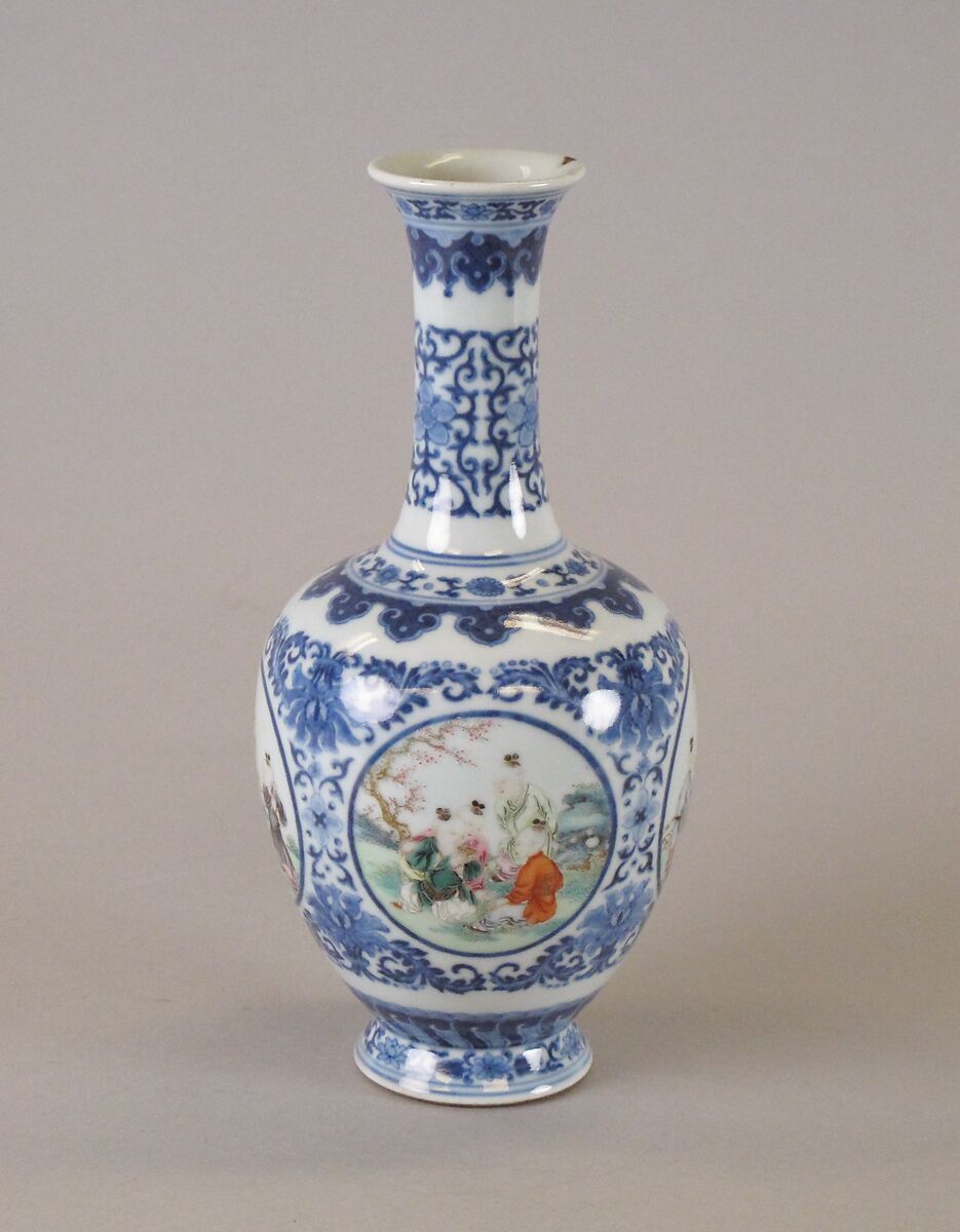 Vase, Porcelain painted in underglaze blue and overglaze famille verte enamels, China