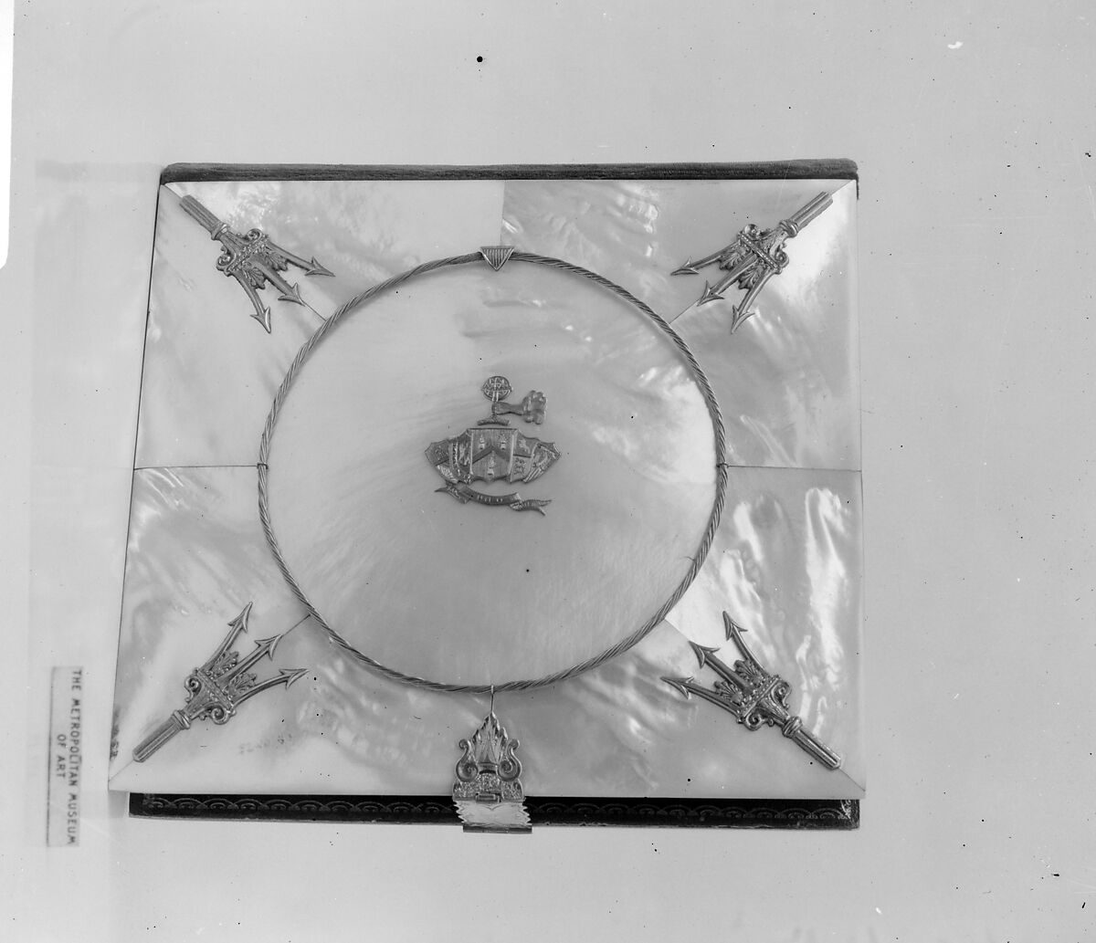 Medal Case, Mother-of-pearl, gold 