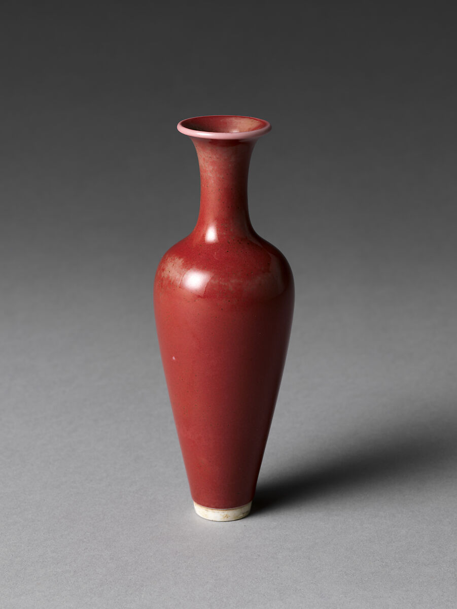 Vase, Porcelain with peach-bloom glaze (Jingdezhen ware), China