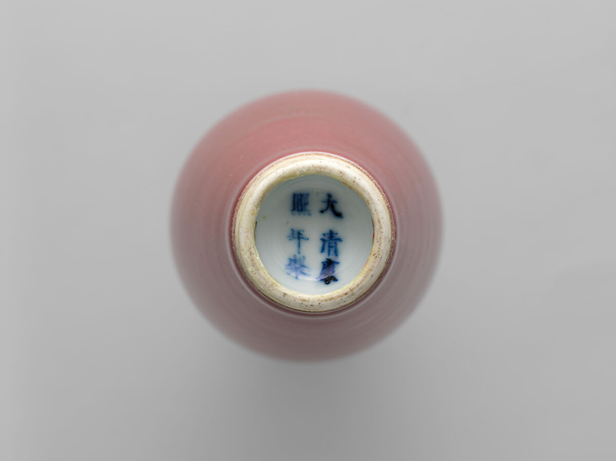 Vase, Porcelain with peach-bloom glaze (Jingdezhen ware), China