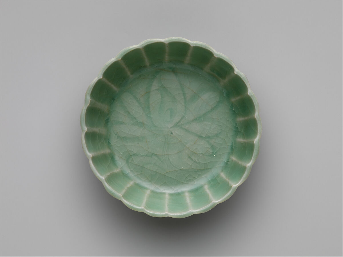 Brush washer with lotus, Stoneware with incised decoration under a celadon glaze (Longquan ware), China