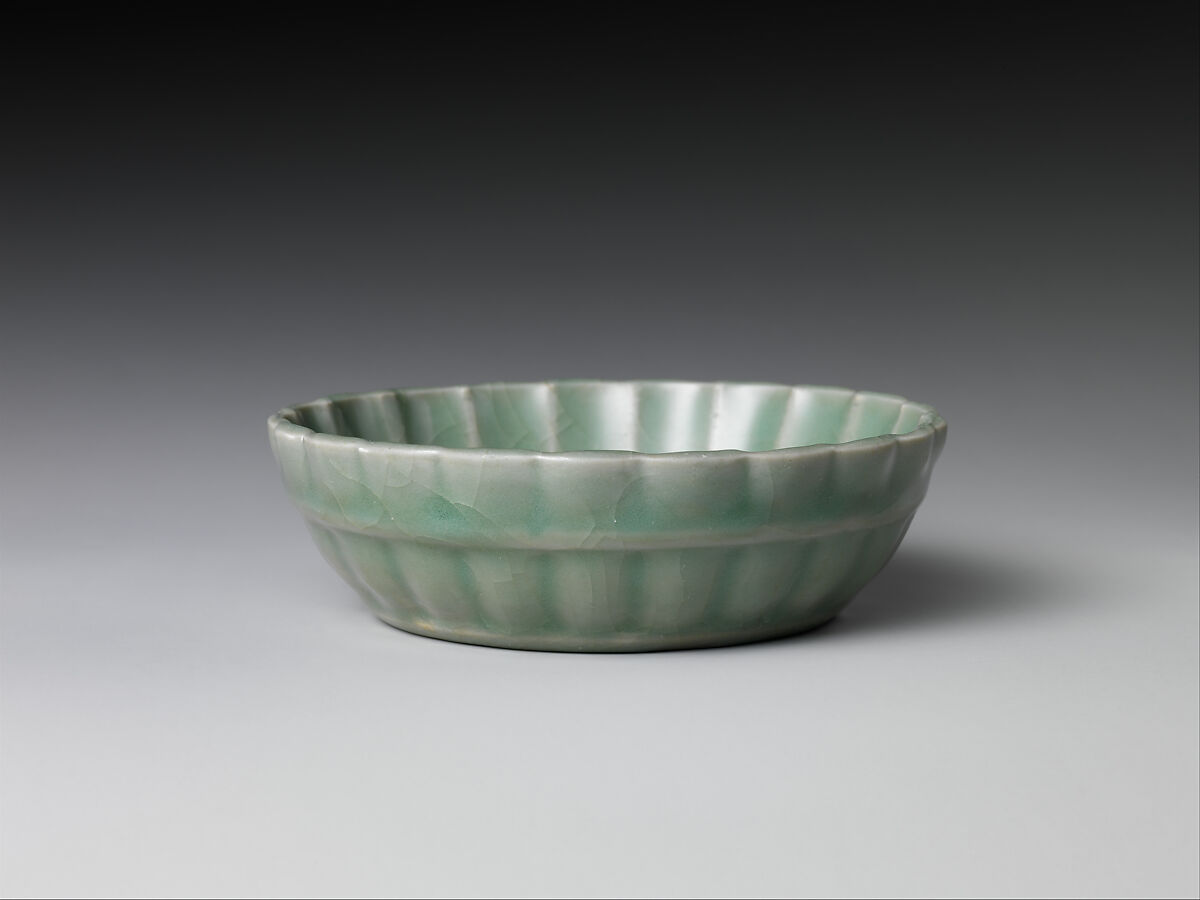 Brush washer with lotus, Stoneware with incised decoration under a celadon glaze (Longquan ware), China 