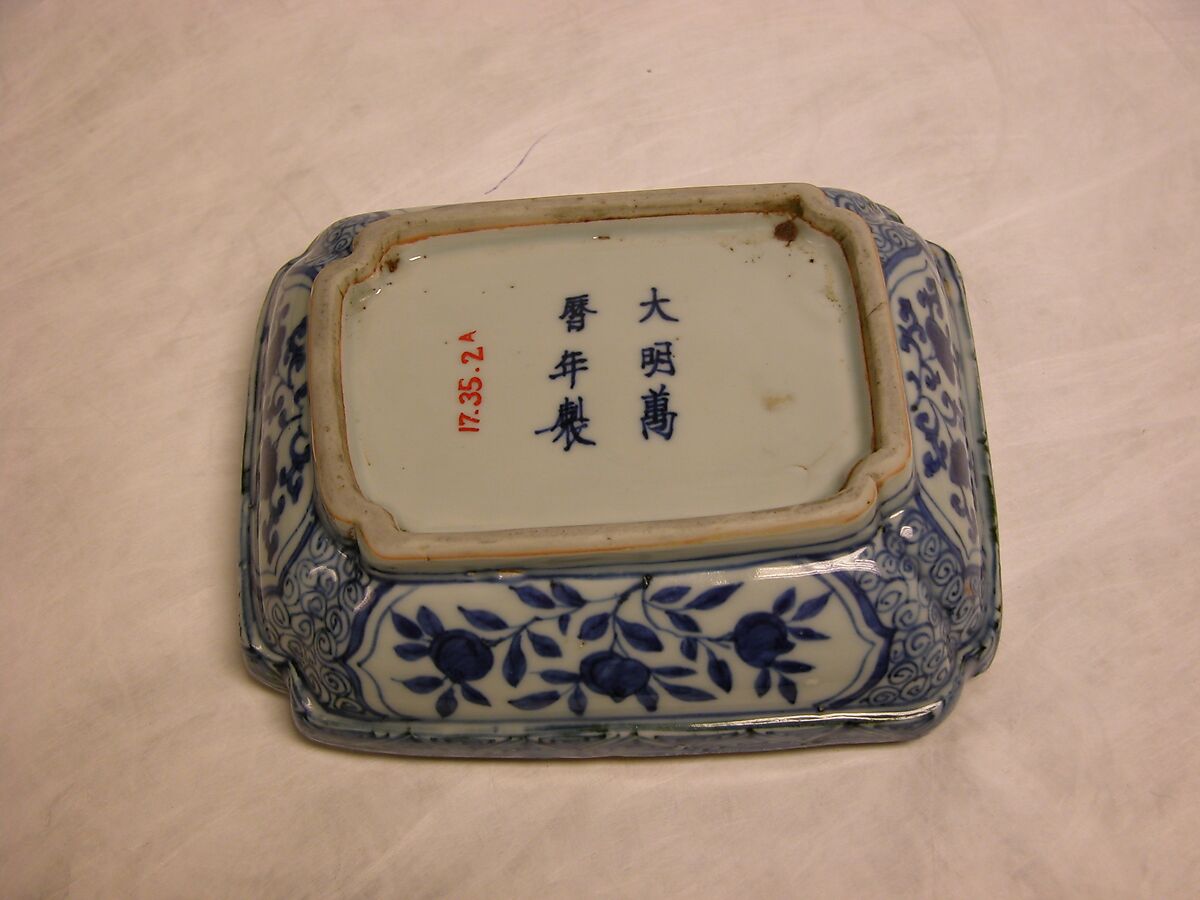 Covered Box, Porcelain painted in underglaze blue, China