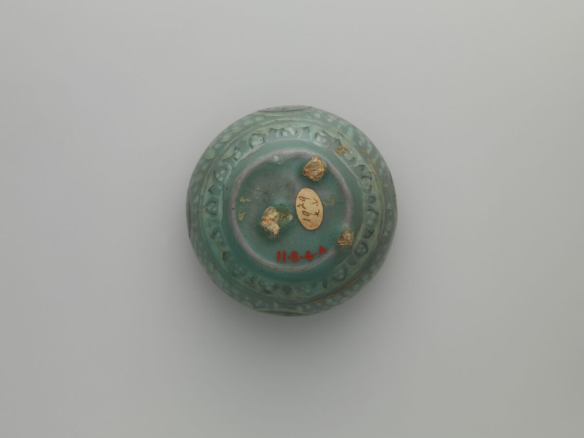 Small jar and cover decorated with chrysanthemums, cranes, and clouds, Stoneware with gold and inlaid design under celadon glaze, Korea