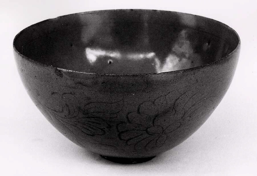 Bowl, Stoneware with incised decoration under celadon glaze, Korea 