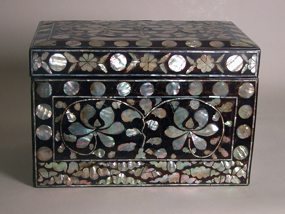 Box decorated with flowers and clouds, Lacquer inlaid with mother-of-pearl, Korea