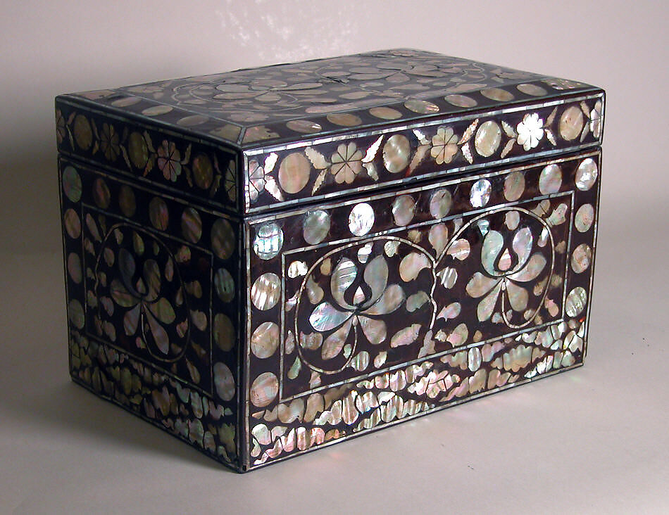 Box decorated with flowers and clouds, Lacquer inlaid with mother-of-pearl, Korea 