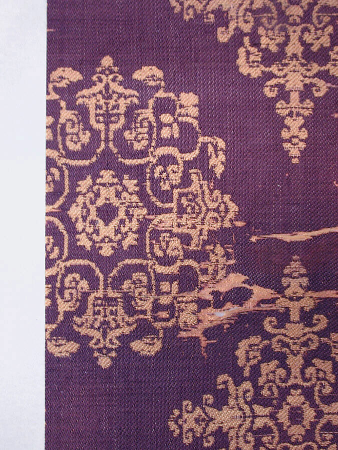 Textile with floral medallions, Weft-faced compound silk twill, China
